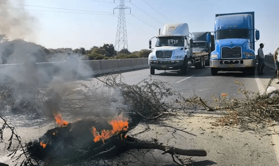 Paro agrario en Piura entra en su segundo día y agrava el caos en las rutas